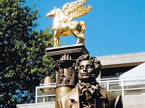 Памятник А.С.Пушкину в Вашингтоне работы Александра Бурганова