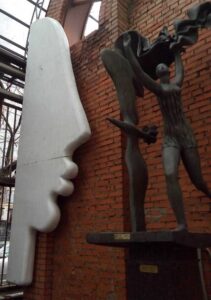 Дом Бурганова: Магия скульптуры и времени